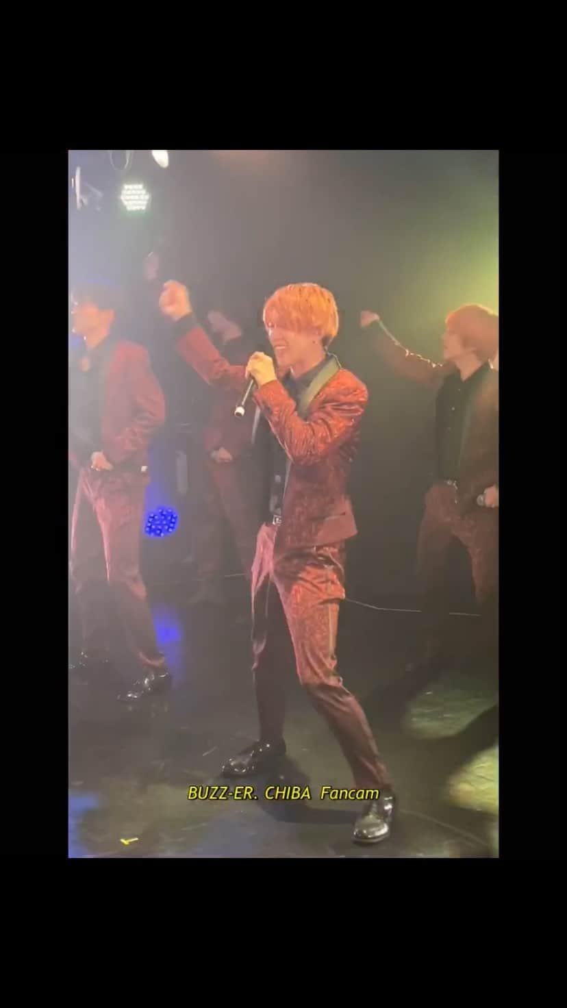 CHIBA（千葉光平）のインスタグラム：「CHIBAのLIVE映像、まとめてみた🙆‍♂️ 意外とLIVE映像って残ってないのよね、  直接LIVE来れない方や来たことない方もいらっしゃると思うので😌  この機会に見てみたい！興味あり！って思ってくれたら嬉しいな😘5大都市ツアーも目前ですので是非お友達と！  広がれブザーの輪ーーー🐝  #fancam  #推しカメラ #buzzer #chibaちゃん #ブザー #boysgroup  #dance #vocal」
