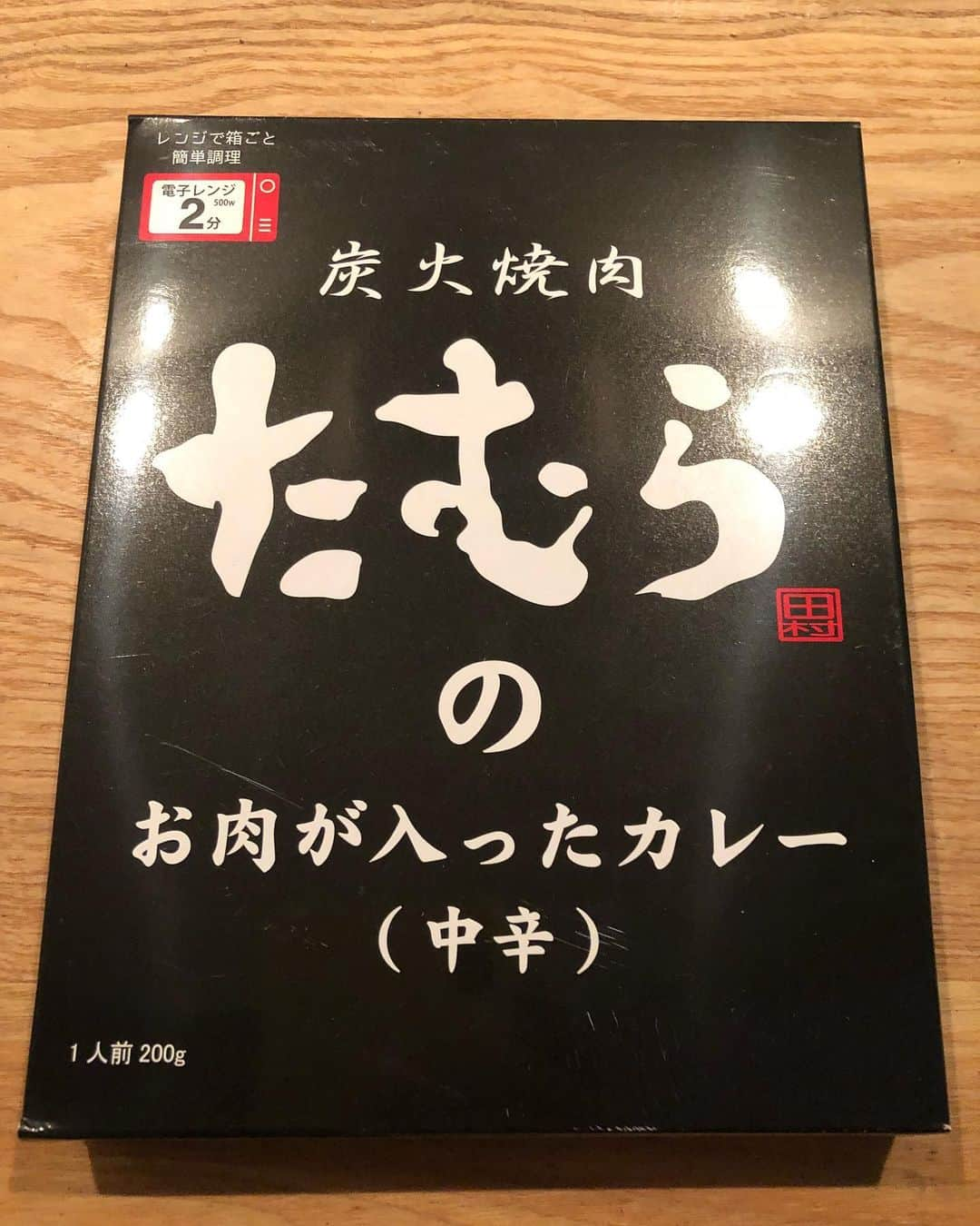 鰻和弘さんのインスタグラム写真 - (鰻和弘Instagram)「【飯の共通点】  新大阪行く時に2〜3個買って帰ります。  めちゃくちゃ好きなカレーの味。  香辛料系のカレーは苦手です。  最近のご飯のサイクルに１つ加わりました。  牛丼、天津飯、つけ麺、コンビニ弁当(鳥)、カレー。  気づいた。  茶色いものが好きです。  #牛丼の肉 #天津飯のあんかけ #煮干しつけ麺のスープ #焼いた鳥 #カレーのルー #全て茶色 #茶色の食べ物やめれない #無性に食べたくなる #これは中毒性 #ちなみにコーヒーも #タバコのニコチンも #そういえば一時期勝手に唱えていた説ある #うまいものには少しニコチン入ってるんちゃうか #溶け込んでるんちゃうか #だから茶色いんちゃうか #つけ麺のスープ写真撮る #タバコのフィルター見る #同じ色 #勝手な予想です」2月15日 22時14分 - unaginigaoe