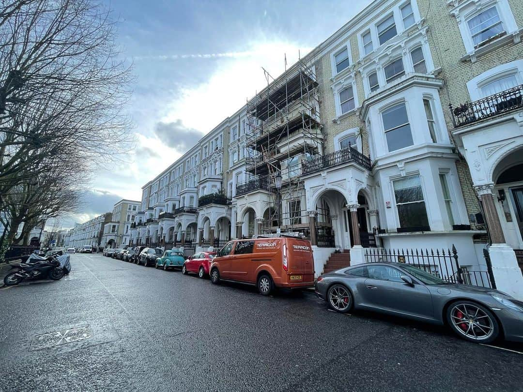 エドガー・ライトさんのインスタグラム写真 - (エドガー・ライトInstagram)「Name this movie location and the name of the character that lives there... (Answer: Jenny Agutter’s character Nurse Alex Price from ‘An American Werewolf In London’ lives in a flat in Redcliffe Square in Earls Court. First to get it right: @fredgowers)」2月15日 22時25分 - edgarwright