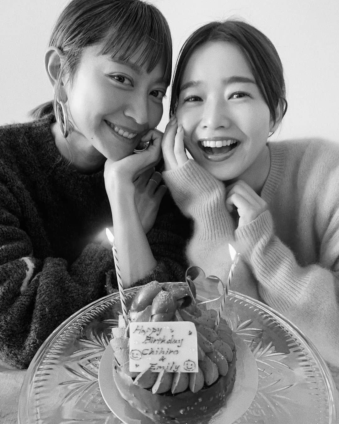 猪鼻ちひろのインスタグラム：「☺︎♡ データフォルダに幸せな写真がいっぱい！ いつもありがとう大好きなひとたち♡ #思い出グラム #3人ショット撮り忘れた… #詳しくはブログにも #えみりあみちひろ #誕生日ケーキ #美味しすぎた #ありがとう #おめでとう #きんぱ #キンパ #いっぱい食べてくれて嬉しすぎる」