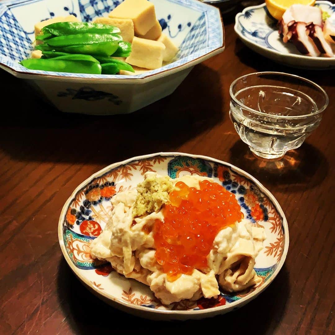 志摩有子さんのインスタグラム写真 - (志摩有子Instagram)「ちらし寿司の副菜はこれ。千代豆腐のむちむちのなま湯葉と10分でできる高野豆腐の含め煮。便利な世の中に生まれて幸せ。  #副菜の鬼 #千代豆腐 #eatripsoil  @eatripsoil」2月15日 22時18分 - ariko418
