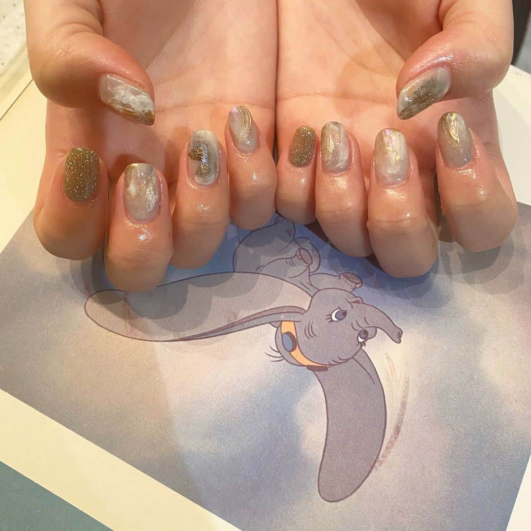 小林智絵さんのインスタグラム写真 - (小林智絵Instagram)「. . . . . new nail🤍 . . . またまたあーなのところへ行ってきましたぁぁぁ🤍!! . . 今回はグレー系でお任せでって言ったらこーーんな可愛くしてくれました、嬉しい、可愛い😭!!!! . . ずっと爪見つめては幸せな気持ちになってる〜😊 . . . 本当に本当にありがとう❤️❤️ . . . みんなも行ってみてねん😊🤞 . . . @016_ichiroku @016_ayana  . . . https://b3mciq.b-merit.jp/v5jayx/web/?shop_user_id=93775 . . . . . #016 #イチロク #nailart #naildesign #nailsalon #gelnails #gelnail #nuancenail #winter #winternails #pimms #idol #tokyo #japan #ikebukuro #nail #newnail #nails #ニュアンスネイル #ネイル #ニューネイル #ネイルデザイン #ネイルサロン #ピムス #池袋 #日本 #東京 #冬 #冬ネイル  #池袋ネイルサロン」2月15日 22時23分 - kobayashichie_1012