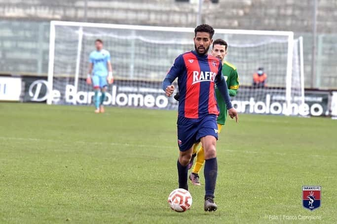 フェルナンド・ティッソーネさんのインスタグラム写真 - (フェルナンド・ティッソーネInstagram)「➕3️⃣ 🔴🔵 ... #forzataranto #taranto @tarantofc1927_official」2月15日 22時29分 - tisso12