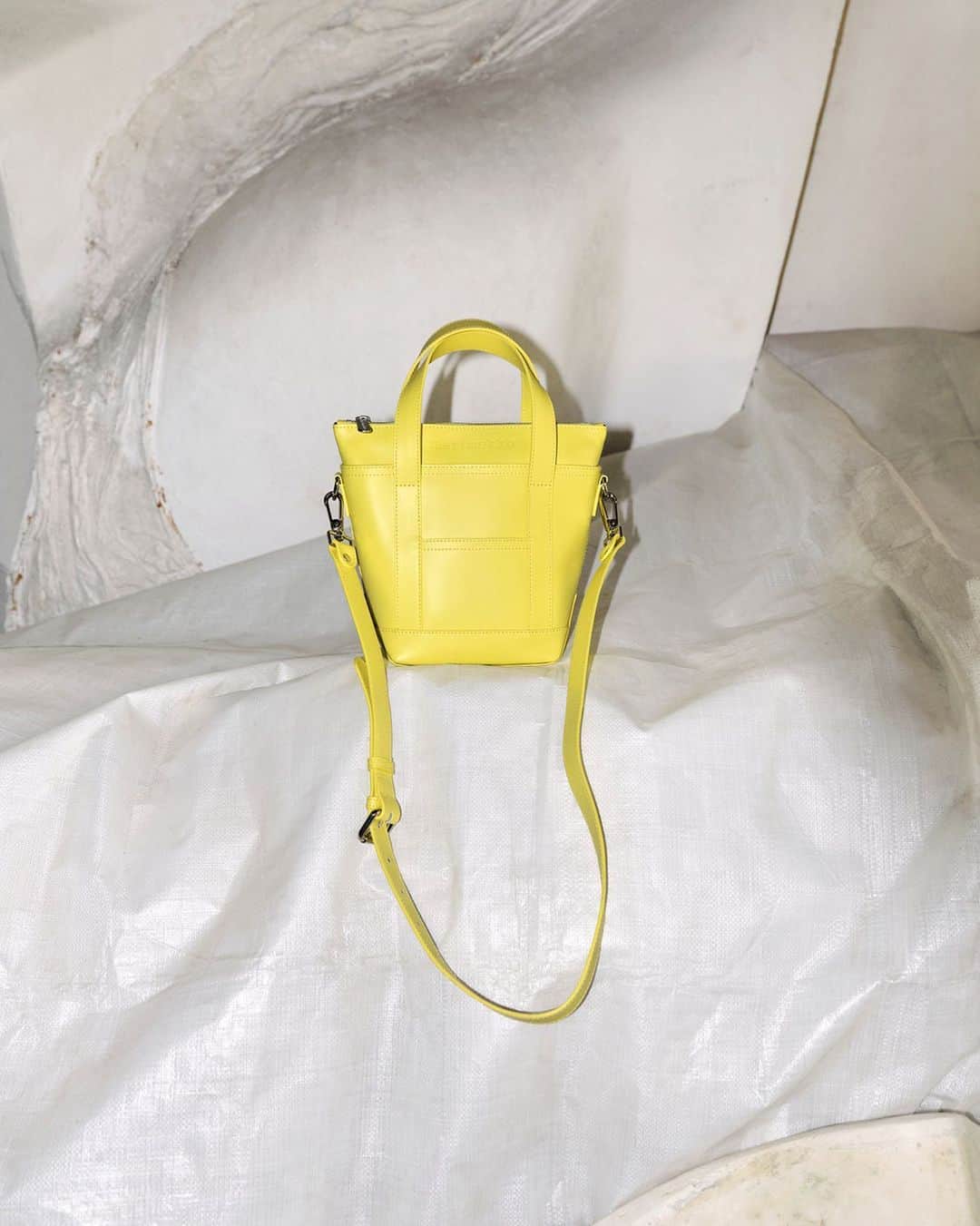 マリメッコのインスタグラム：「A hint of playfulness, a handful of color – the much-loved Milli Matkuri leather bag is here in a vivid shade of lemon yellow.  ⠀⠀⠀⠀⠀⠀⠀⠀⠀ Our leather bags are designed for all moments in life and to stand the test of time. Find your new favorite at marimekko.com – link in bio. #marimekko」