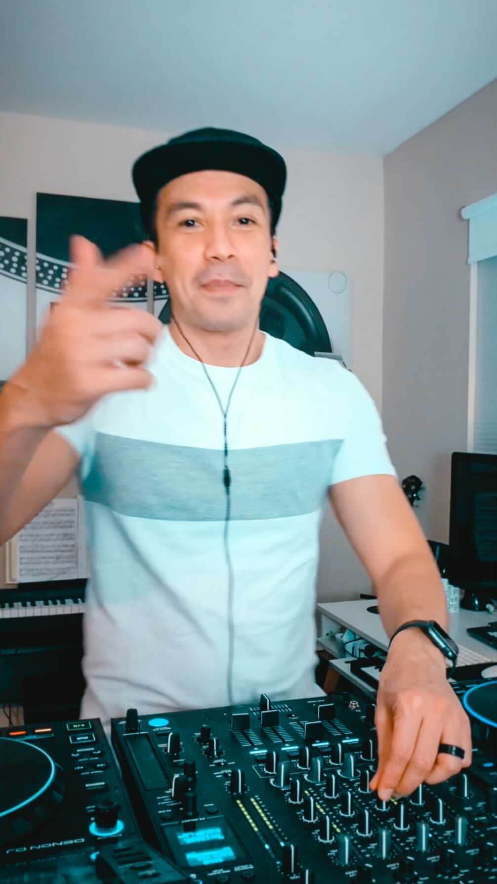 のインスタグラム：「Playing around with some ‘Show Me Love’ remixes🤩 @jauzofficial and me are doing a livestream this Friday wherein we listen to the submissions of the remix contest and choose the winners😱 Tune in to find out if you won! . . . . Please note that I am not a professional turntablist. For real and awesome scratching, please look up real turntablists on IG. I am still #workinprogress but I personally would love to see more scratching in dance music for example, so I try!」