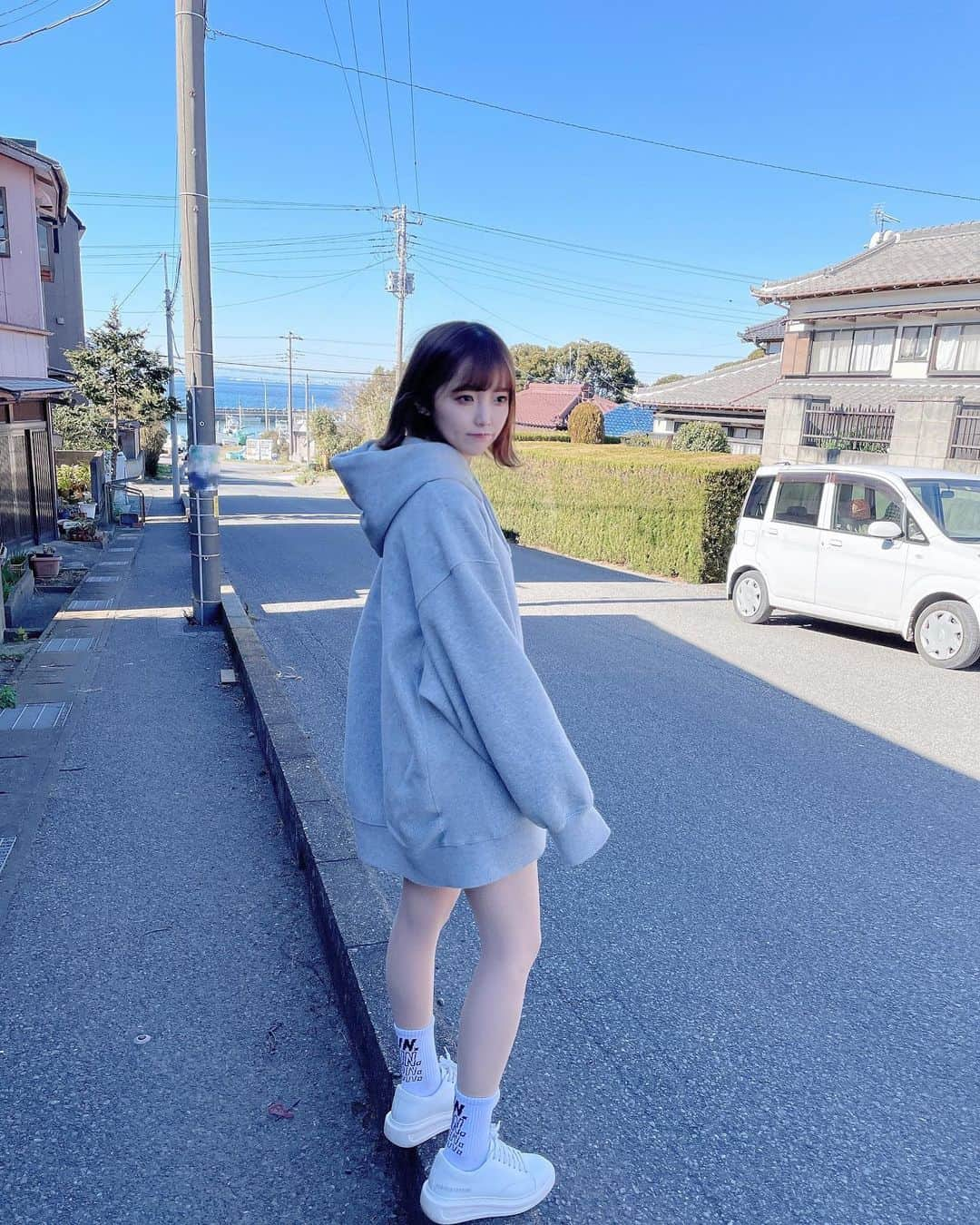 福山梨乃さんのインスタグラム写真 - (福山梨乃Instagram)「旅行行きたすぎるな、、、 . hoodie→ @gu_for_all_  shoes→ @p31_japan」2月15日 22時50分 - rinomaru_