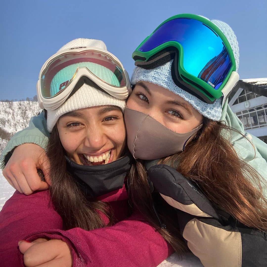 Megha Shrestha さんのインスタグラム写真 - (Megha Shrestha Instagram)「Thank you for always making me smile 💕 love her eyes @ami__angel   今月も思い出たくさん♡ 2人揃って @billabongwomensjp 🏂  #billabongwomens #snowboarding #fyp friendsgoals #スノボ　#すのぼでびゅー #冬が好き #アウトドア #ビラボンガール」2月15日 22時46分 - happy_story_14