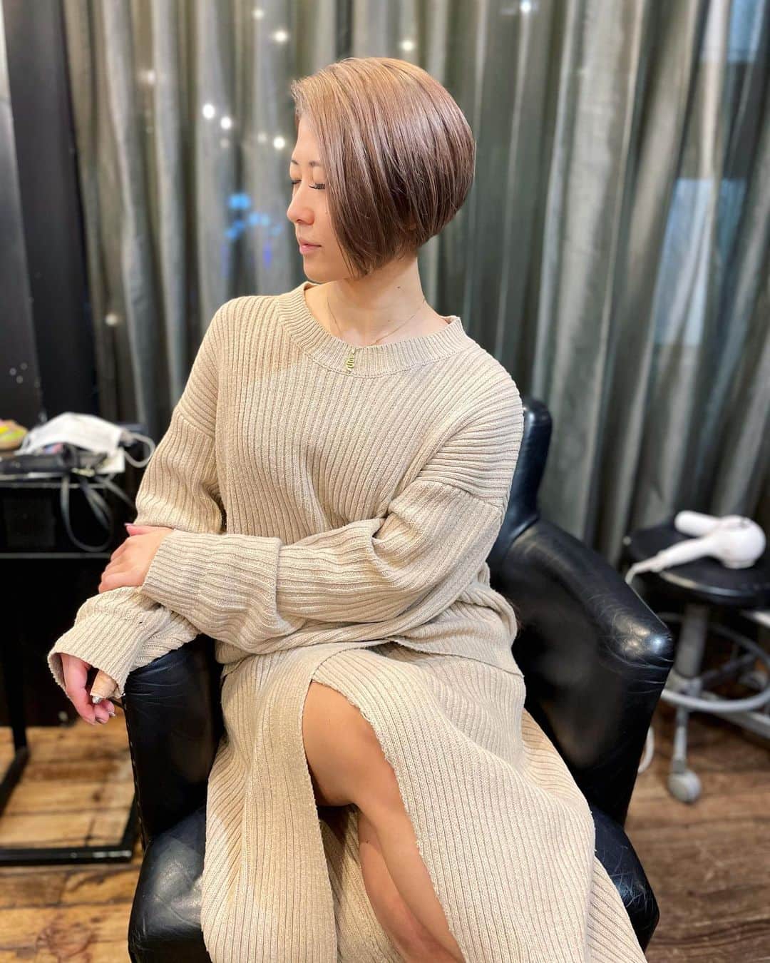 Kumiのインスタグラム：「. これを待ってたんでしょ？？ short cut✂️ . . . #ショートヘアー #ショートカット　#ショートヘア女子 #美容室　 #ヘアースタイル #横顔　#ポートレート　#ポートレートモデル #自由が丘サロン #自由が丘」