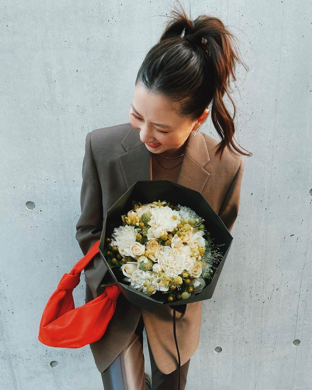 河北麻友子さんのインスタグラム写真 - (河北麻友子Instagram)「🌹🌹🌹」2月15日 22時52分 - mayukokawakitaofficial