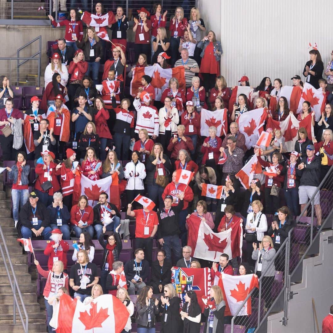 Skate Canadaさんのインスタグラム写真 - (Skate CanadaInstagram)「Oh 🇨🇦! On #FlagDay, Skate Canada is proud to represent this beautiful and powerful symbol domestically and on the world stage! Show us your pride by tagging us in a photo of yourself & the #CanadianFlag! @o_canadiana   Ô 🇨🇦! En ce #Jourdudrapeau, Patinage Canada est fier de représenter ce beau et puissant symbole au pays et sur la scène mondiale! Montrez-nous votre fierté en nous identifiant sur une photo de vous‑même et du #DrapeauCanadien!」2月15日 22時54分 - skate_canada