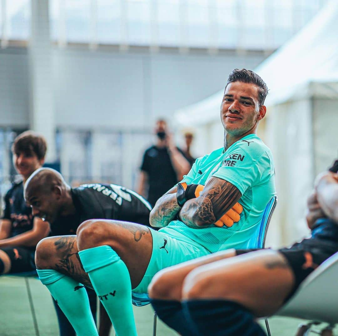 マンチェスター・シティFCさんのインスタグラム写真 - (マンチェスター・シティFCInstagram)「Just plotting his next 70 yard assist ⭐️ #mancity」2月15日 23時08分 - mancity