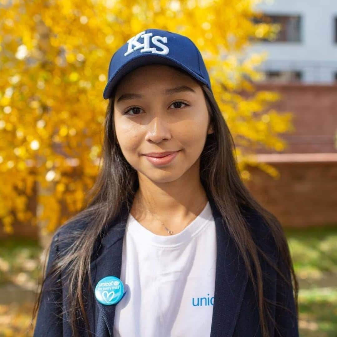 unicefさんのインスタグラム写真 - (unicefInstagram)「UNICEF is helping young people like Arai Beisenbaeva, 17, in Kazakhstan navigate the pandemic.⁣ ⁣ Arai has been attending weekly training webinars on a variety of topics, from fact-checking and ways to identify fake news stories about COVID-19 to taking care of emotional well-being during lockdowns. Head over to unicef.org for up-to-date accurate information on taking care of your physical and mental health.⁣ ⁣ © UNICEF Karimova」2月15日 23時00分 - unicef