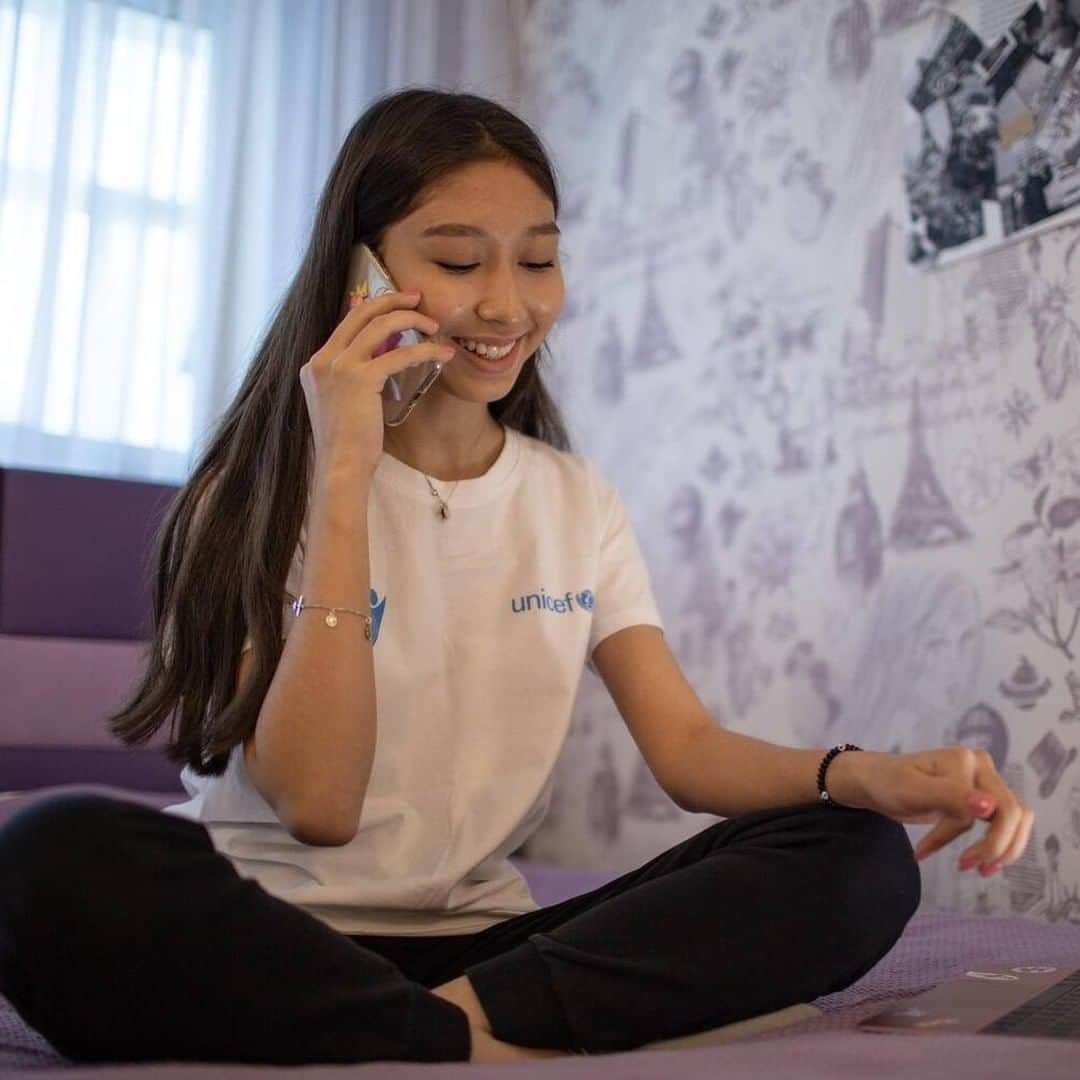unicefさんのインスタグラム写真 - (unicefInstagram)「UNICEF is helping young people like Arai Beisenbaeva, 17, in Kazakhstan navigate the pandemic.⁣ ⁣ Arai has been attending weekly training webinars on a variety of topics, from fact-checking and ways to identify fake news stories about COVID-19 to taking care of emotional well-being during lockdowns. Head over to unicef.org for up-to-date accurate information on taking care of your physical and mental health.⁣ ⁣ © UNICEF Karimova」2月15日 23時00分 - unicef