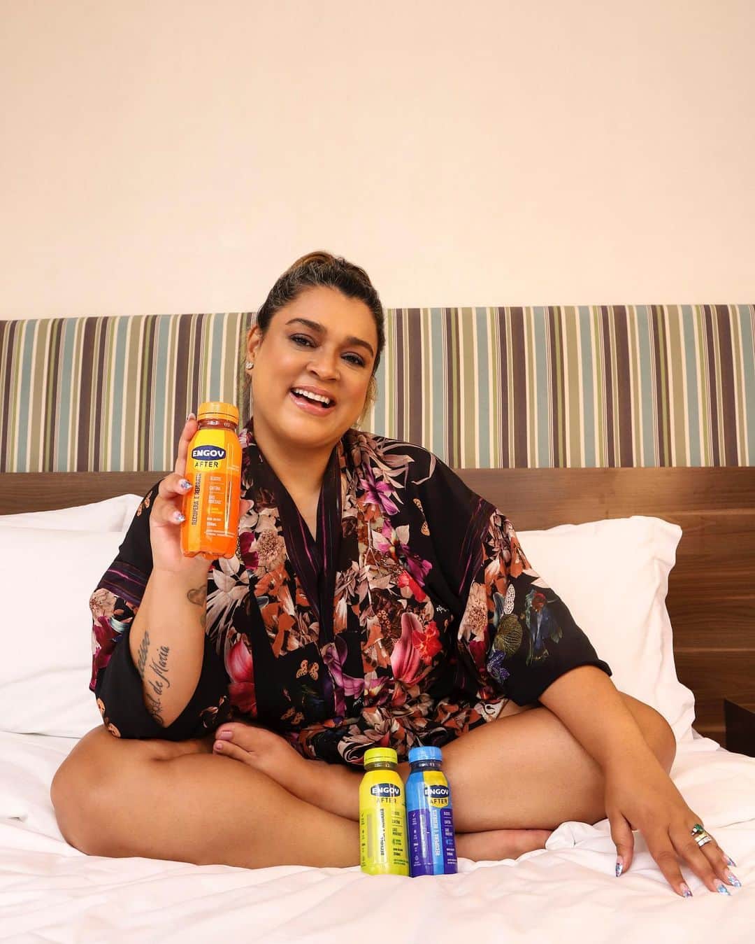 Preta Gilのインスタグラム：「Teve Carnaval e teve #BlocoDaPreta siiiim! Nossa live foi uma alegria só. Muitooo obrigada a todo mundo que participou da festança. Agora, depois do fervooo, chegou a hora de recuperar as energias com #EngovAfter. @engov_oficial #publi . Engov After. Alimento isento de registro conforme RDC 27/2010.」