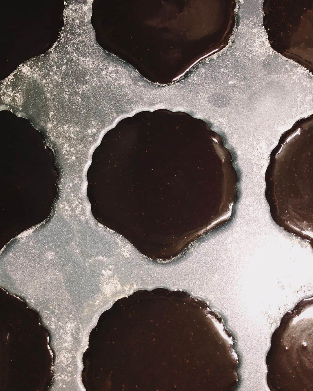 佐藤史果さんのインスタグラム写真 - (佐藤史果Instagram)「2021.2.14 🌹Happy Valentine's Day.🌹 @remonsyouten  天に昇ってしまいそうなほど美味しかった。。。👼🏻🌈💕 YukakoさんのRecipe.😋 #しっとりブラウニー あっという間に完売です。🤩💭 その他にも ・いちごのレアチーズケーキ🍓 ・ビスコッティ🍪 ・キヌア粉のマドレーヌ🧁 etc... 今年のValentineは作れば作るほど楽しくなってしまって気付いたら大量生産❣️😂笑 #chocolate #フェニルエチルアミン  #幸せホルモン #happyhormones  #valentinesday #enjoymogmog #enjoymogmog部  #enmog  #fumikagatsukutta  #fumikaskitchen」2月15日 23時04分 - sato_fumika