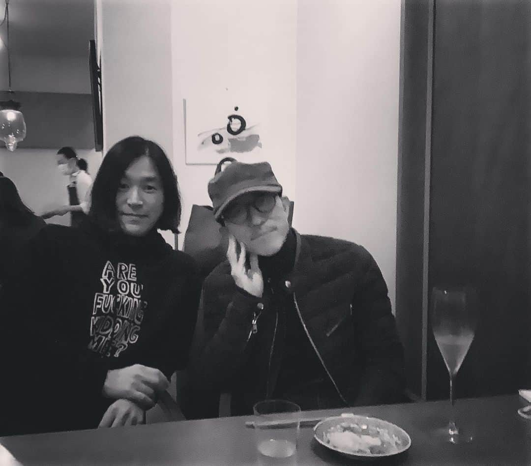 祐真朋樹さんのインスタグラム写真 - (祐真朋樹Instagram)「幸宏さんと久々の案山子❣️  @room66_yukihiro  @stsukezane  @celine  @moncler  #愉しい夜  #案山子の蕎麦。美味しい」2月15日 23時19分 - stsukezane