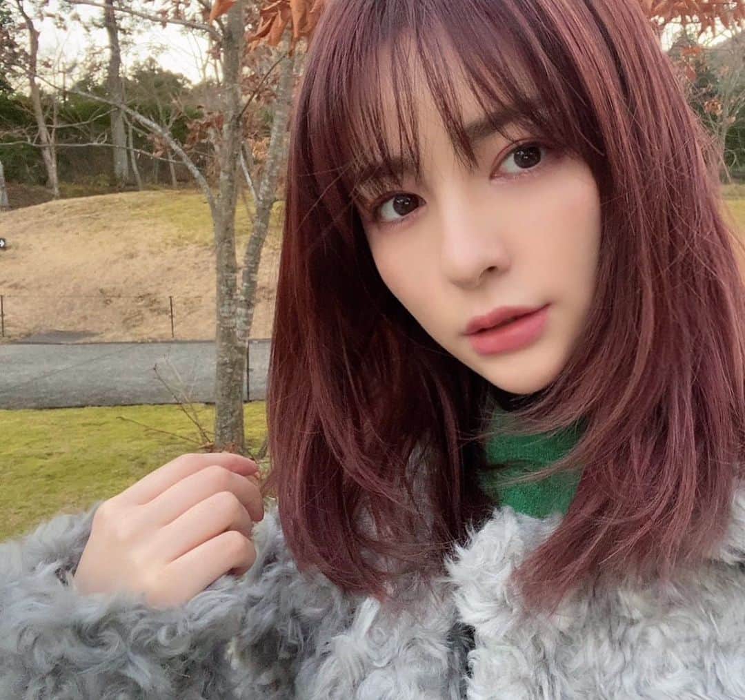 スミス楓のインスタグラム：「🌷💚🌷🙂✊」
