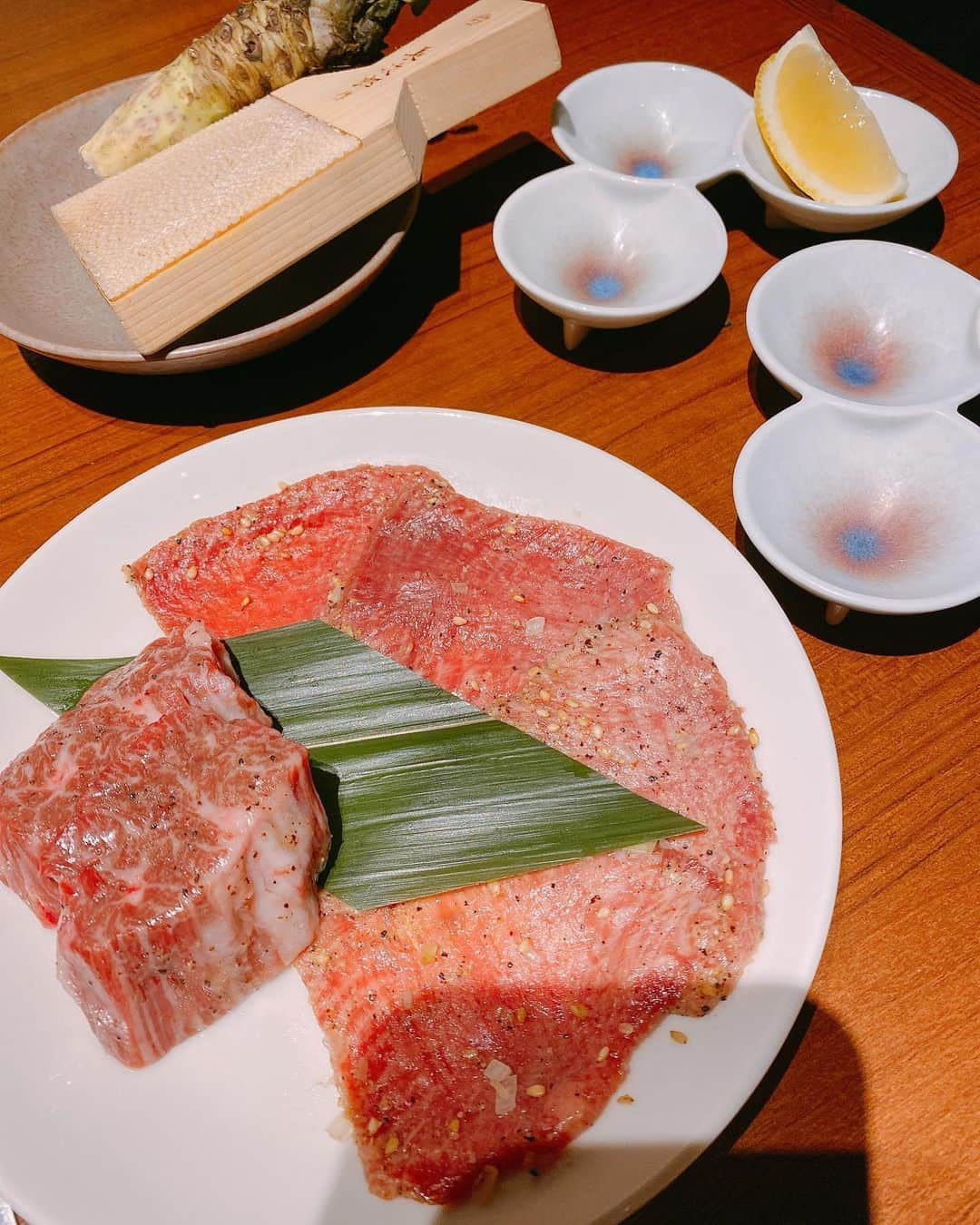 桃月なしこさんのインスタグラム写真 - (桃月なしこInstagram)「YAKINIKU！ 美味しい物食べてる時が1番幸せ  #桃月なしこ #なしこたそ #うしごろ #ushigoro #ushigorobambina #ushigorokan #うしごろ表参道店 #焼肉」2月15日 23時21分 - nashiko_cos