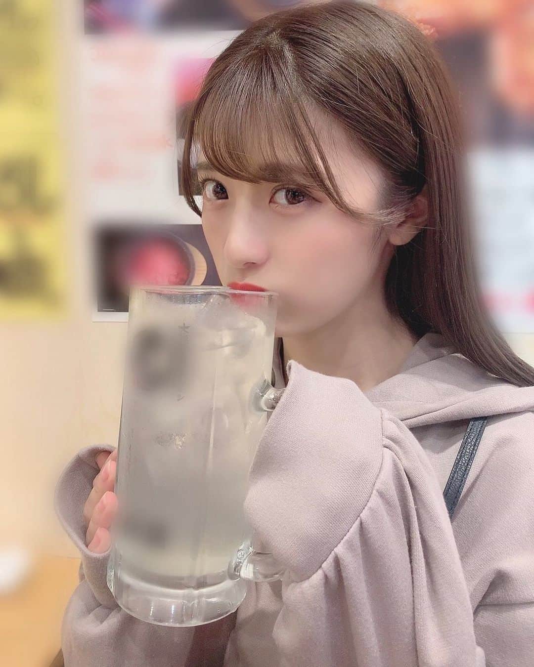神田風音さんのインスタグラム写真 - (神田風音Instagram)「﻿ ﻿ ﻿ 1年前ぐらいの写真📸﻿ ﻿ ﻿ ふうが飲んでるとジュースにしか見えない。﻿ ちなみにレモンサワー🍋﻿ ﻿ ﻿ (22歳です。大人です。笑)﻿ ﻿ ﻿ ﻿  ﻿」2月15日 23時24分 - fuune_pdq