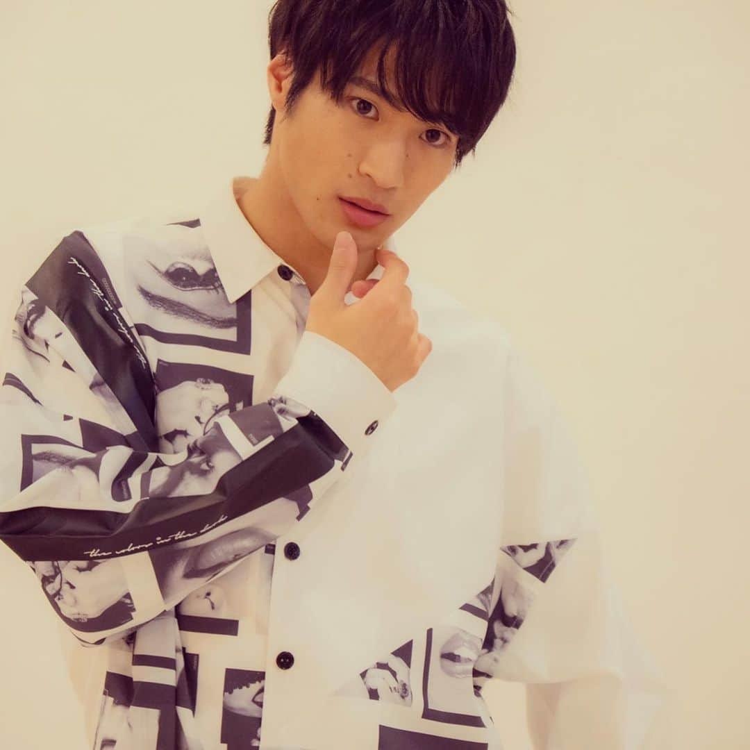 平野泰新のインスタグラム：「26歳1日目おわり 2日目もがんばろ。  #お誕生日 #お祝いありがとうございました #写真は #Photographer #kaoru #マジプリ #平野泰新」