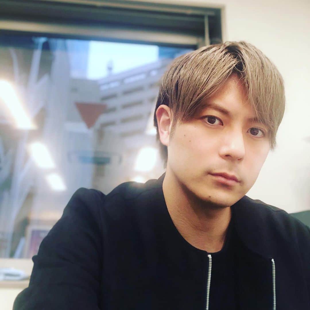 のインスタグラム：「バタバタなスタートだけど、 前に進むだけだな 仕事は、色んなことがある❗️ . #会社#事業#人材#ビジネス#マーケティング#宣伝#コンサル#ブランド#アパレル#ファッション#ストリート#東京#渋谷#飲食事業#ラーメン#シャンパン #物販#美容#美意識#ホワイトニング#脱毛#フランチャイズ #オシャレさんと繋がりたい #ファッション好きな人と繋がりたい #ラーメン好きな人と繋がりたい #グルメ好きな人と繋がりたい #美容好きな人と繋がりたい #モデルさんと繋がりたい #ストリートファッション #メンズファッション」