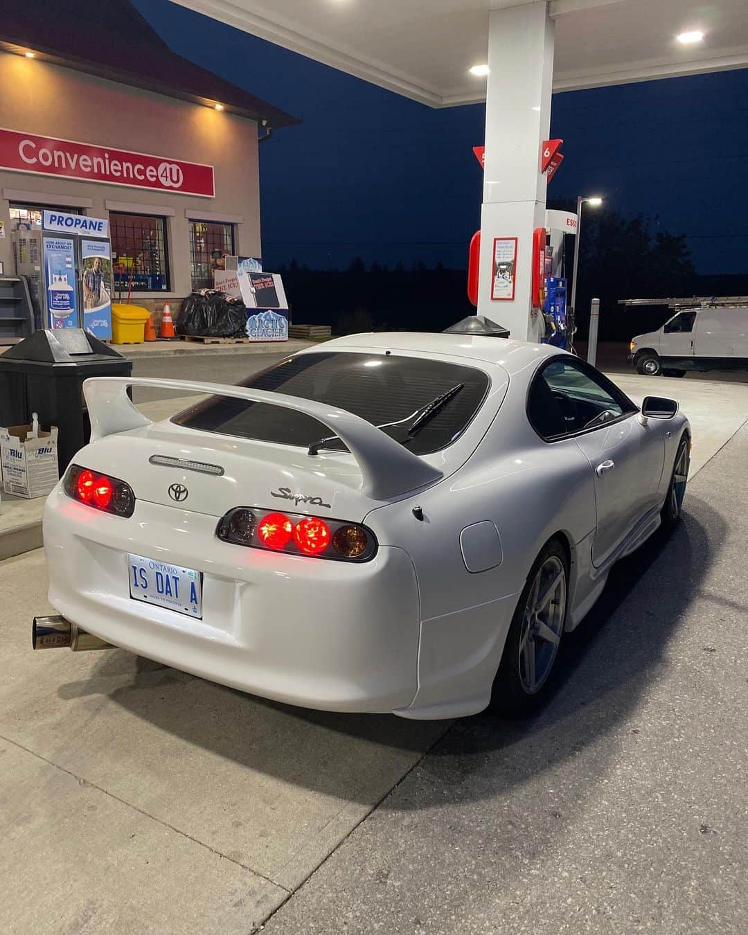 CarsWithoutLimitsさんのインスタグラム写真 - (CarsWithoutLimitsInstagram)「Is Dat A ???  Owner @only.nima  #CarsWithoutLimits #Supra #Mk4Supra」2月15日 23時43分 - carswithoutlimits