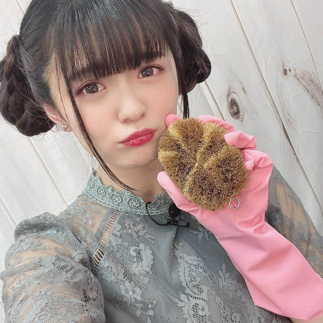 紡木吏佐さんのインスタグラム写真 - (紡木吏佐Instagram)「紡木吏佐の大人Ladyになりたくて… ありがとうございました*\(^o^)/*  ハハハハハハハ！！！！！！ ゲームに負けたから お花の写真上げちゃ駄目って 言われたけど、 載せたもん勝ちだもんねぇ😻😻😻😻🤘🤘🤘 (ちゃんとトイレ掃除なうも2枚目に 載せたから、万一スタッフさん見てたら ゆるちてくだちゃい🥺🥺🥺🥺！！！！)  みんなに幸あれ  #いつまで続くか紡木インスタ」2月15日 23時48分 - risa.tsumugi