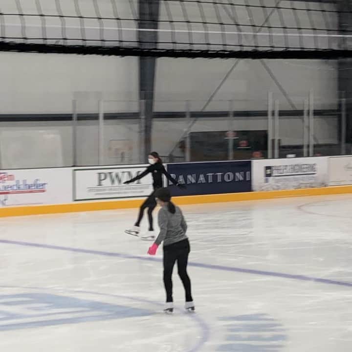 クリスティー・ヤマグチのインスタグラム：「Ha so excited to be allowed back in a rink to watch @emma_hedican skate. It’s been almost a year. Beautiful new rink @reno_ice  #skatingmom」