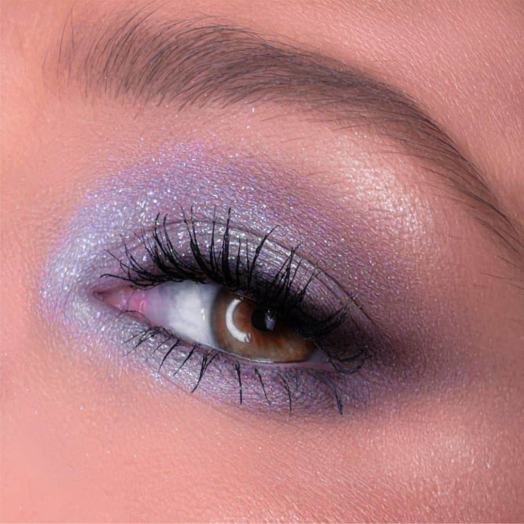 M•A•C Cosmetics Franceさんのインスタグラム写真 - (M•A•C Cosmetics FranceInstagram)「M•A•C - EYES 🙌  Apprenez à réaliser ce makeup des yeux avec nos makeups artists ! Prenez rendez-vous sur notre site pour un service de 20 min gratuit sur un focus yeux, bouche ou teint 💜    Produits utilisés :  Dazzleshadow liquid - stars in my eyes, dazzleshadow- ready to party, diamond crumble Crédit : @maccosmeticsrussia #MACCosmetics #MACCosmeticsFrance #makeup #MACEyes  #MACMEUP #MACMAKEUPMAGICIAN」2月16日 0時00分 - maccosmeticsfrance