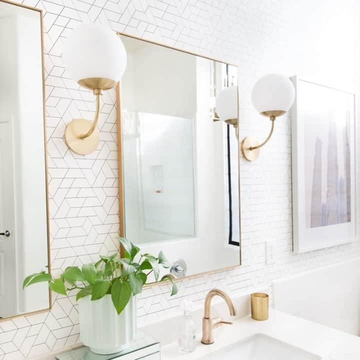 HGTVさんのインスタグラム写真 - (HGTVInstagram)「Being stuck inside all winter has some perks – like, motivating us to complete (or start) some long-overdue home projects. 💪⁠ ⁠ From updating light fixtures to refreshing bedding, little changes go a long way in making your home feel better and brighter. ✨ 💡 If you’re looking for a few more finishing touches to wrap up your project, take advantage of this weekend’s home decor sales!⁠ ⁠ You’ll find everything from TVs to mattresses marked down when you click this image at the link in our profile. 🔝 🛍⁠ ⁠ What have you been working on recently? 🛠⁠ ⁠ #shopping #sale #PresidentsDay #homereno #interiordesign #homeimprovement #homemakeover」2月16日 0時01分 - hgtv