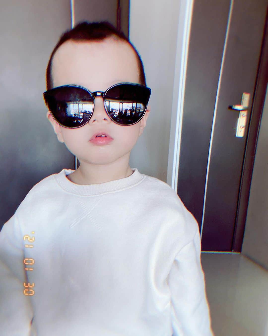 林咖安（Lyla）のインスタグラム：「🤍🤍🤍  為什麼我兒子長那麼快😩 感覺要來排隊幼稚園了!!!!!!!  當初的那個小嫩嬰已經快不見了😂  #babyboy💙  #growupalready」