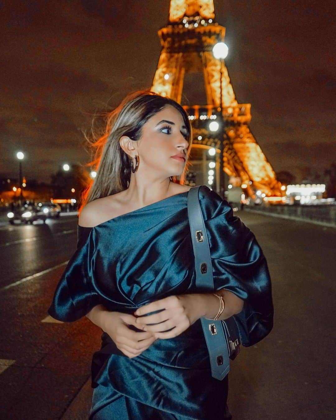 Aashna Shroffさんのインスタグラム写真 - (Aashna ShroffInstagram)「Paris Fashion week, this time, last year. Surprisingly, I don’t miss the blonder hair at all, but I sure do miss the long haul flights, the street style, and all the havoc of fashion month. Feels like another lifetime altogether」2月16日 0時02分 - aashnashroff