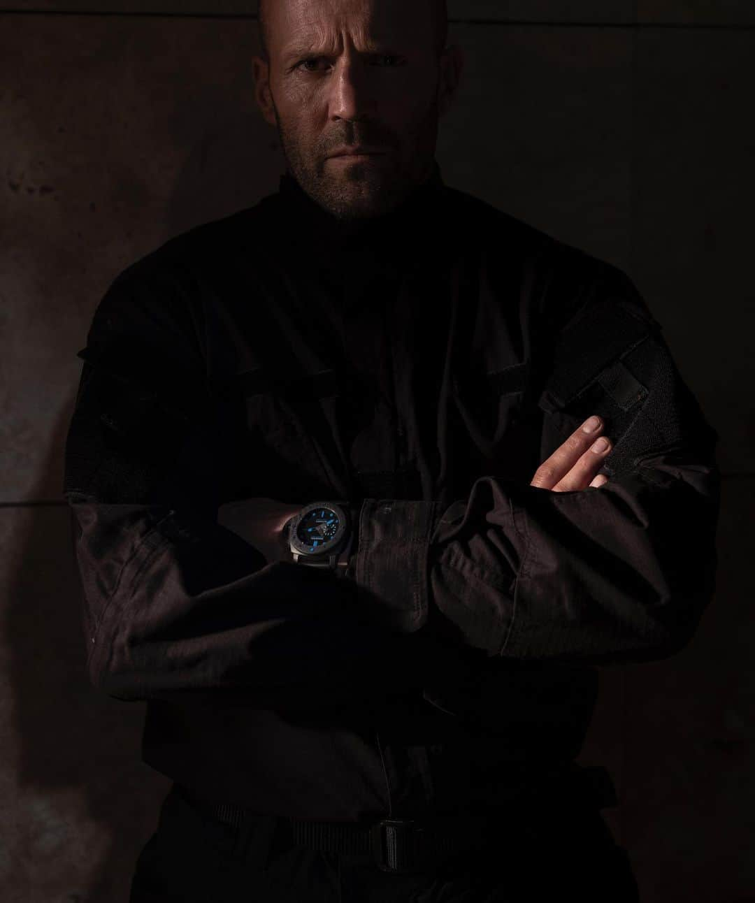 オフィチーネ パネライさんのインスタグラム写真 - (オフィチーネ パネライInstagram)「Is @jasonstatham the right wrist for the unmistakable Submersible Carbotech™️ #PAM1616?  #untitledguyritchiefilm #Panerai #Submersible #PaneraiSubmersible 📷 @danielsmithphotography」2月16日 0時11分 - panerai