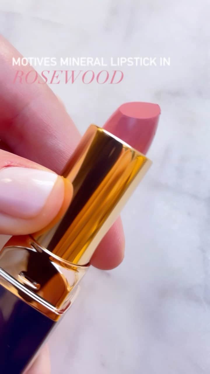 Motives Cosmeticsのインスタグラム：「R O S E W O O D 💋 How beautiful is this shade from our new Pure Love Lip Set? Shop now at motivescosmetics.com 🖤」