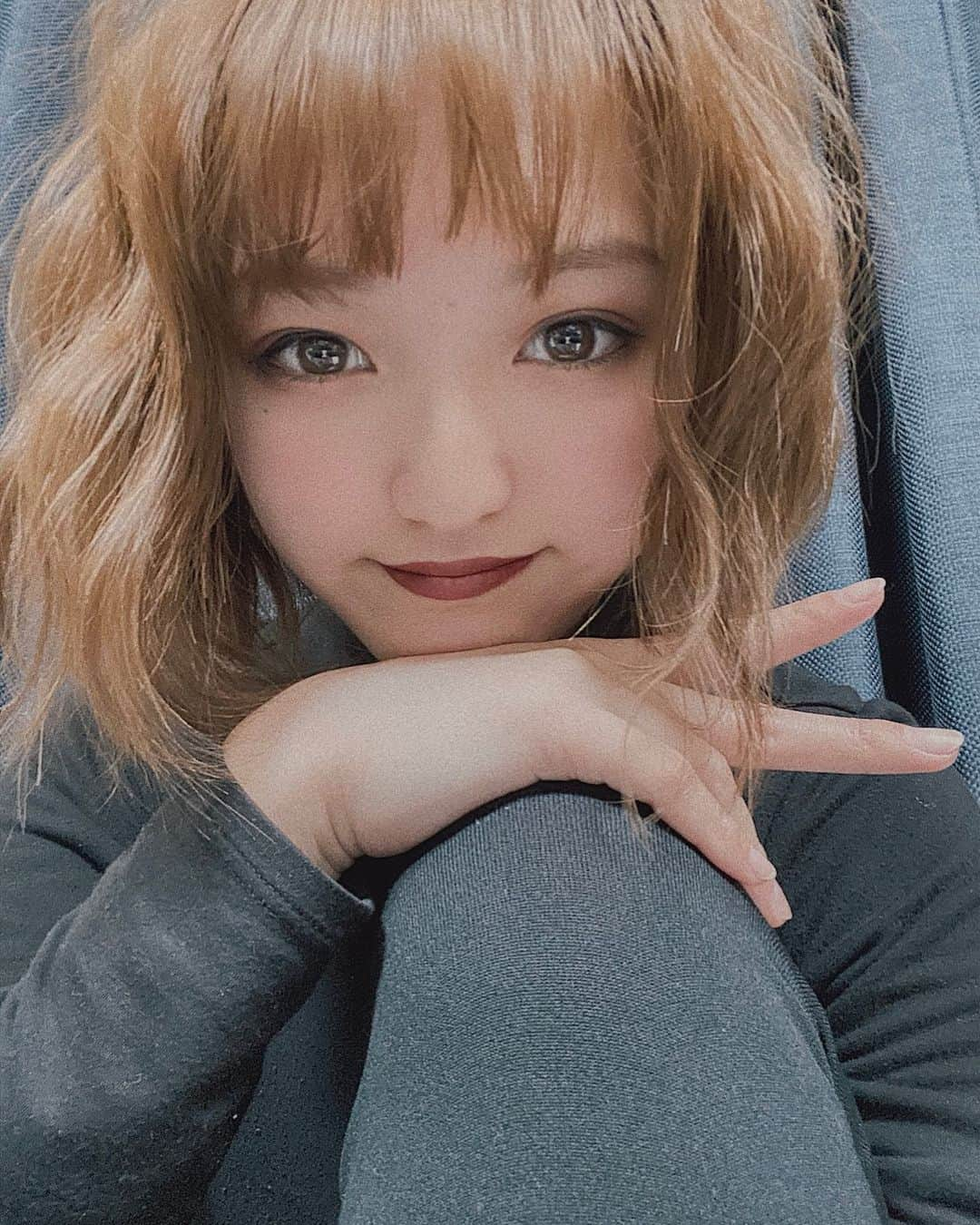 狐塚来愛のインスタグラム：「2.14で21歳になりました！ . . いっぱいメッセージありがとうございました😌 .  21歳も色々なことに挑戦して 自分の目標を達成していきたいと思います！ . . これからもこんな私ですが宜しくお願いします🌚」