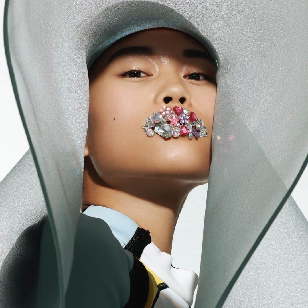 のインスタグラム：「#ShineOn ❗️❗️❗️❗️  @_elelsz by @stefgalea wearing @lorealparis Infallible Fresh Wear Foundation and More Than Concealer for @elleuk March 2021  Photography @stefgalea  Stylist @joannaschlenzka  Make Up @thevalgarland @lorealparis  Hair @pauljoneshair  Nails @amistreets   #StephanieGalea #ValGarland #ElleUK」