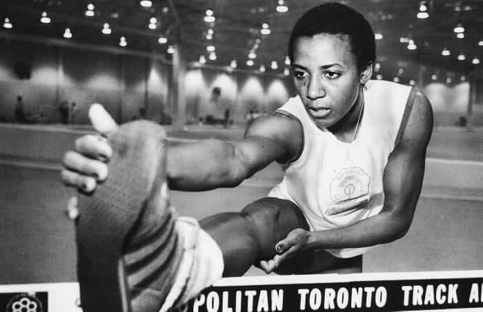 のインスタグラム：「Celebrating Angella Taylor-Issajenko:  At a time when Canada’s international track & field program had yet to find its stride, Jamaican-born Angella Taylor emerged on the scene as a world-class running prodigy. ​  She reached the podium four times at the 1982 Commonwealth Games in Brisbane, capturing her first gold medal in the 100-metre — and smashing her own Canadian national record with a time of 11 seconds flat.  Read more of her story on reigningchamp.com ​ ​Throughout the month of February, we will be donating 10% of all sales every Monday to the Time To Dream Foundation, that aims to make youth sports more diverse, inclusive, affordable and accessible to all, regardless of race, gender or socioeconomic background.」