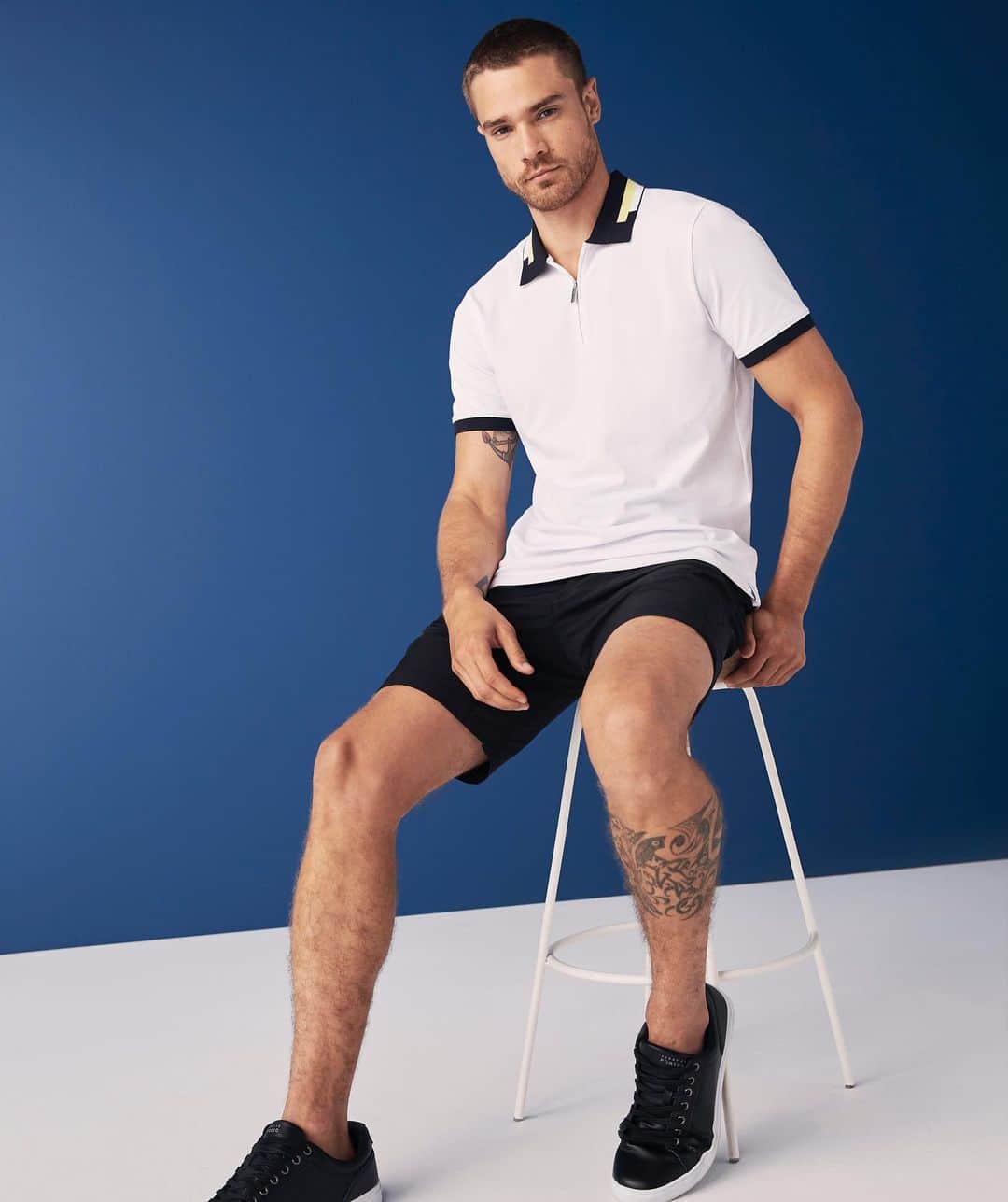 ペリーエリスのインスタグラム：「New week, new arrivals ✔️ easy to wear basics made with a hint of stretch so you can move throughout the day in comfort. #LifeReadySince1976」