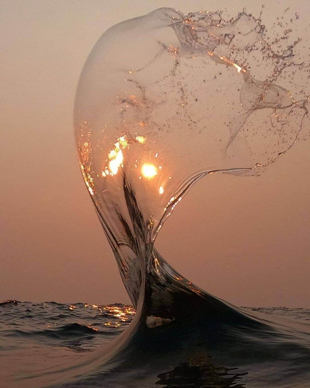 Discover Earthさんのインスタグラム写真 - (Discover EarthInstagram)「Dancing wave! 🌊  🇺🇸#discoverCalifornia with @smitherspix  . . . .  #wave  #waves  #surfing  #surfer  #surf  #waterfoam  #seashore  #shore  #sand  #barrel  #ripples  #seascape  #surfphotography  #ocean  #swell  #surflife  #bodyboard  #seaside  #onda  #water  #surfboard  #waveporn  #bodyboarding  #surfinglife  #ola  #surfsup  #ビーチ  #surfporn  #surfgirl」2月16日 0時50分 - discoverearth