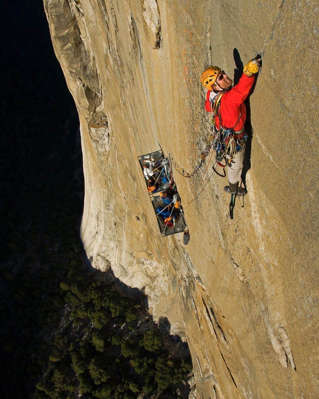 ジミー・チンさんのインスタグラム写真 - (ジミー・チンInstagram)「@ivo_ninov stacked and racked on the Pacific Ocean Wall.   A few pics from @davehahn.climb’s first Yosemite foray. He might look a bit freaked out but I’m pretty sure he had a good time in the end. Dave had climbed Everest 11 times and @conrad_anker decided it was time for him to climb the other Big E. I don’t think Dave was expecting one of the longer steeper routes on El Cap. Classic sandbag.  #fromthearchives」2月16日 1時02分 - jimmychin