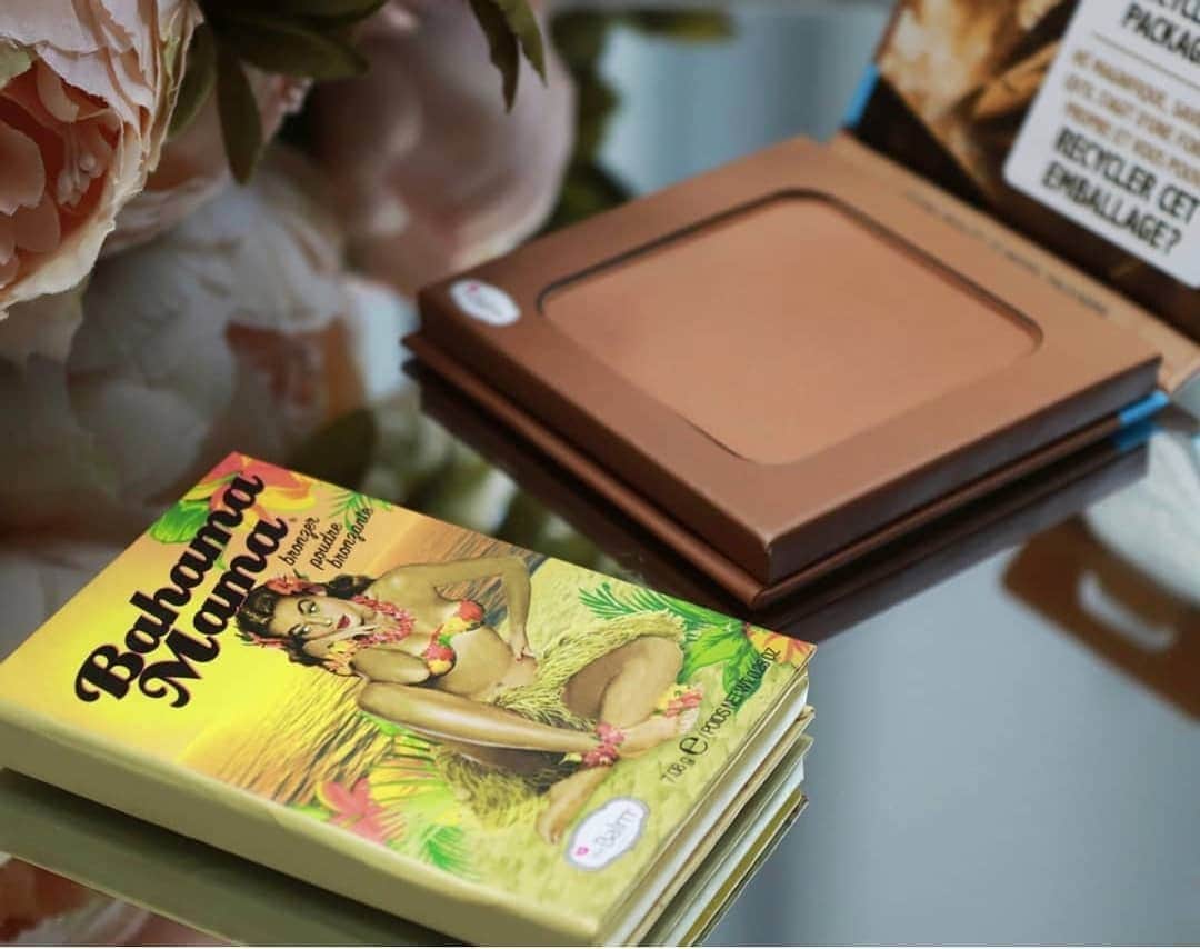 the Balmのインスタグラム：「What’s your go-to bronzer? Drop a 🌴 for Bahama Mama or a ☀️ for Bronzilla 👇👇👇👇 @en_angie   #thebalm #thebalmcosmetics #thebalmeu #bronzer #bahamamama #crueltyfreebeauty #glam #makeup」