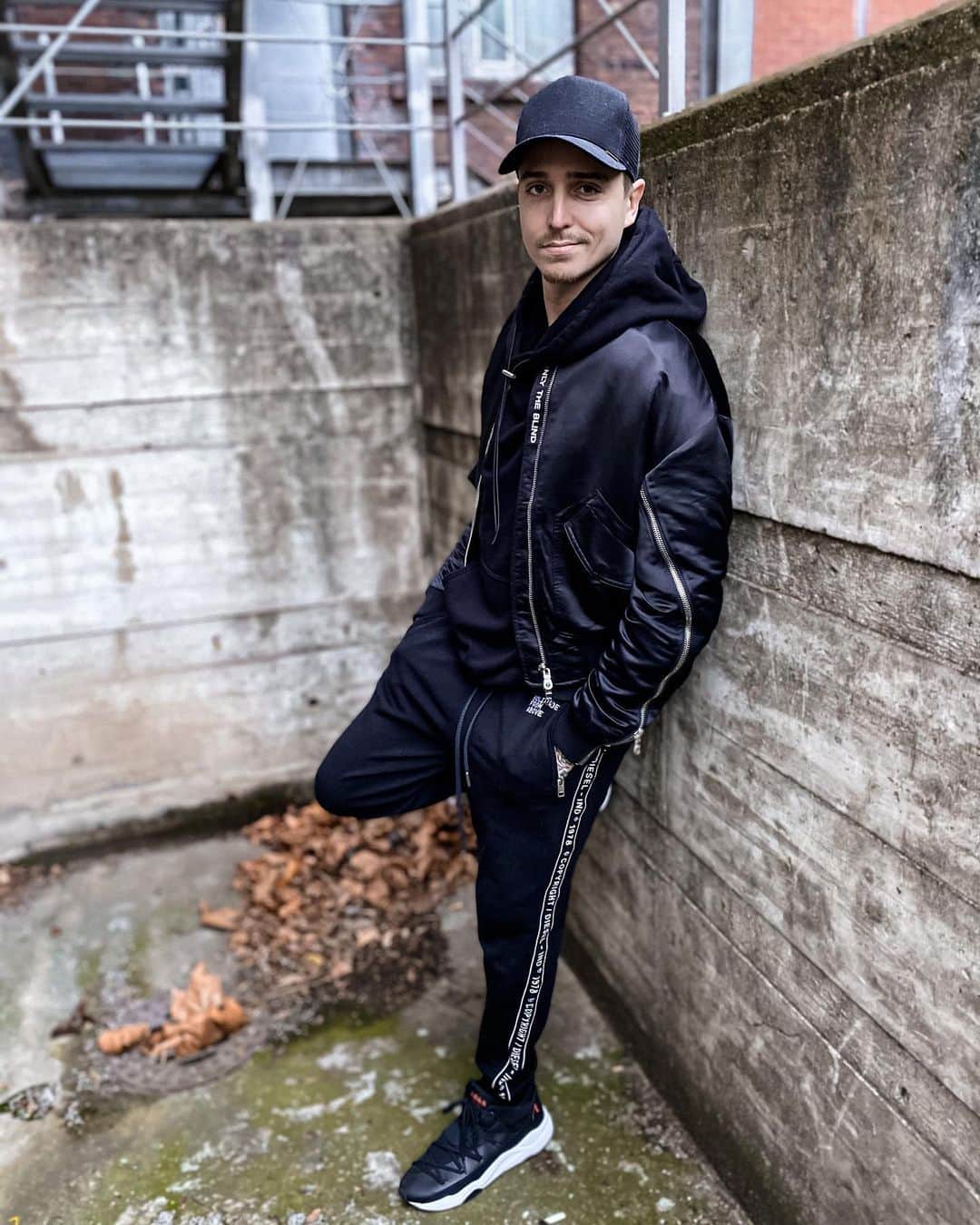 Blasterjaxxのインスタグラム：「What keeps you motivated during these times?? 👀  #monday #motivated」