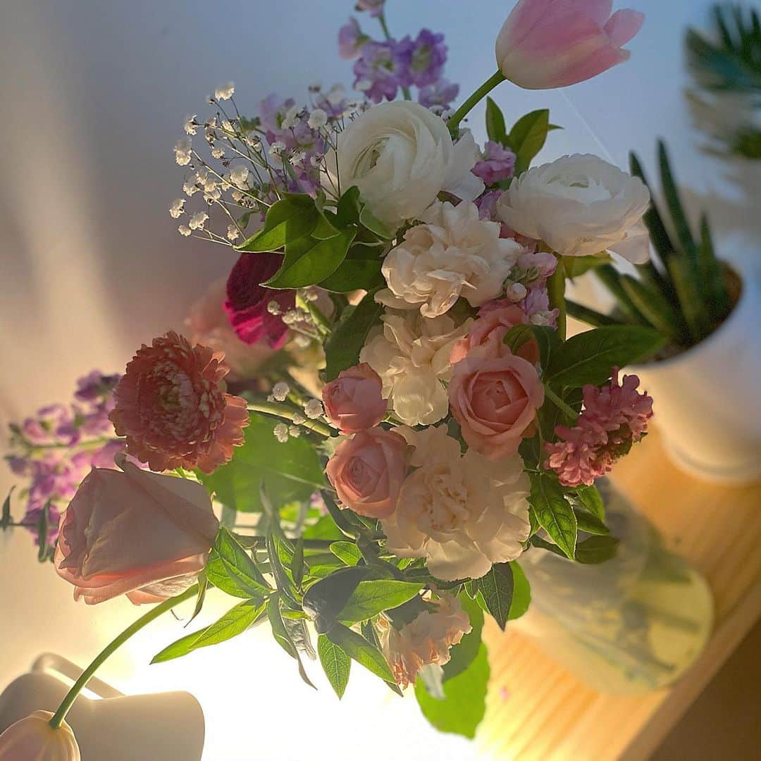ウォン・ジナのインスタグラム：「🌼🌸🌺🌹🌷」