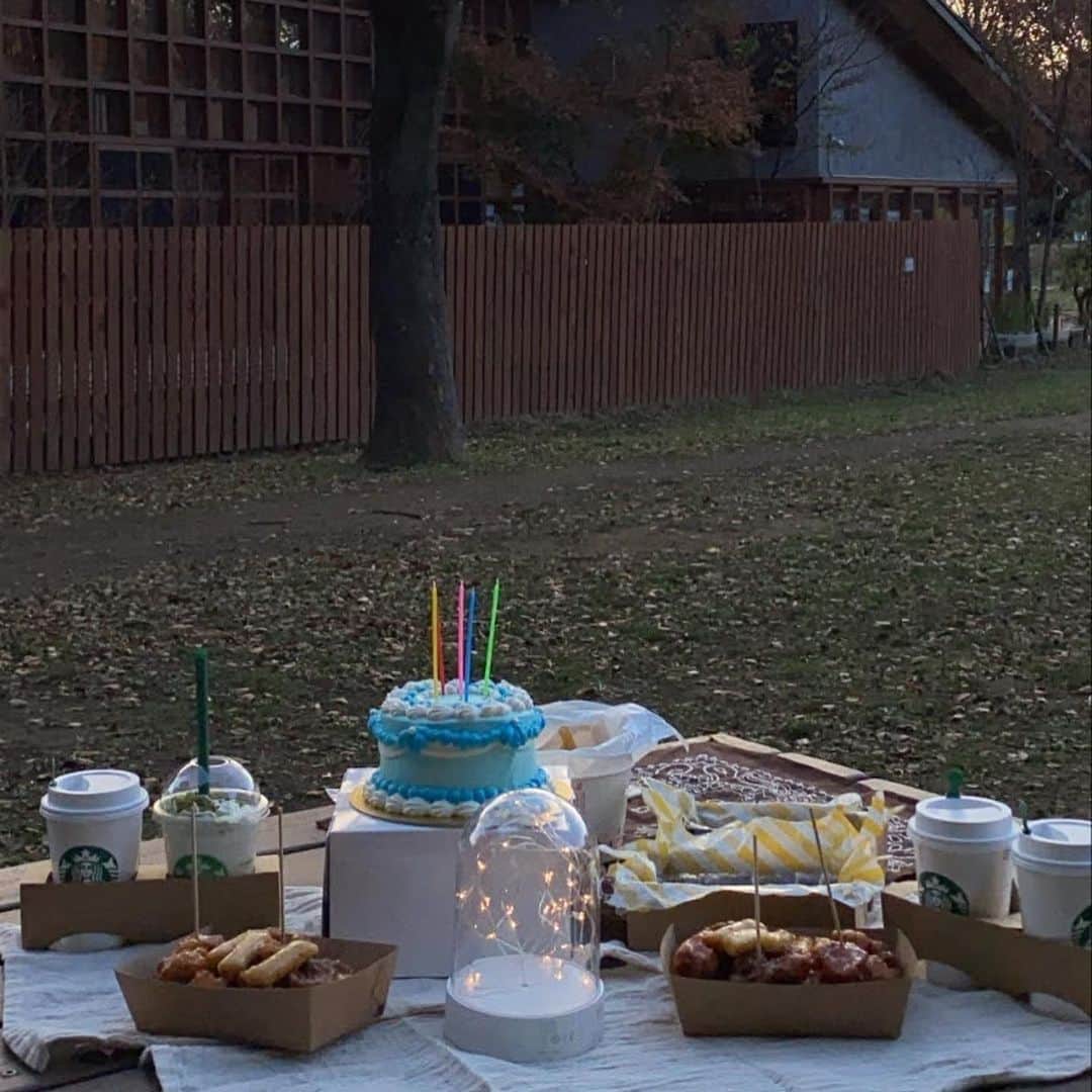 アンナのインスタグラム：「picnic(^^)  #picnicday #picnicfood #picnic #picnicparty #ケーキ #ケーキ屋さん #ピクニック #insatagood」