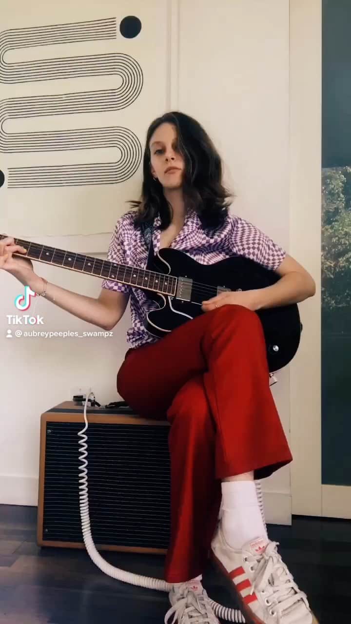 オーブリー・ピープルズのインスタグラム：「give your girl a follow on tik tok for more consistent musical content! handle is @aubreypeeples_swampz」