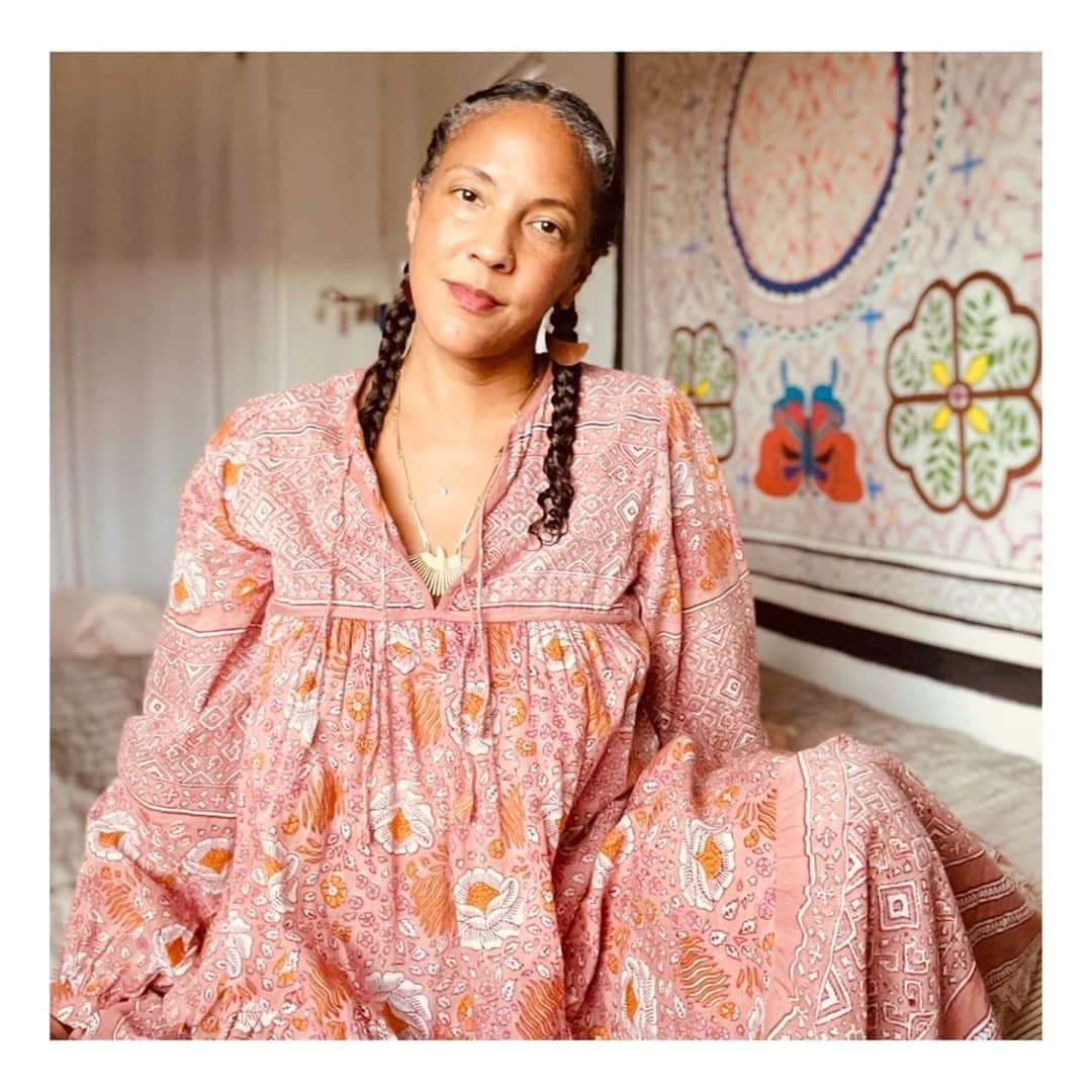 マッタのインスタグラム：「For the love of community ✨ Beautiful @wholistic_shine in our Yamini Booj Dress in Sand. ~ link in bio for more ~」