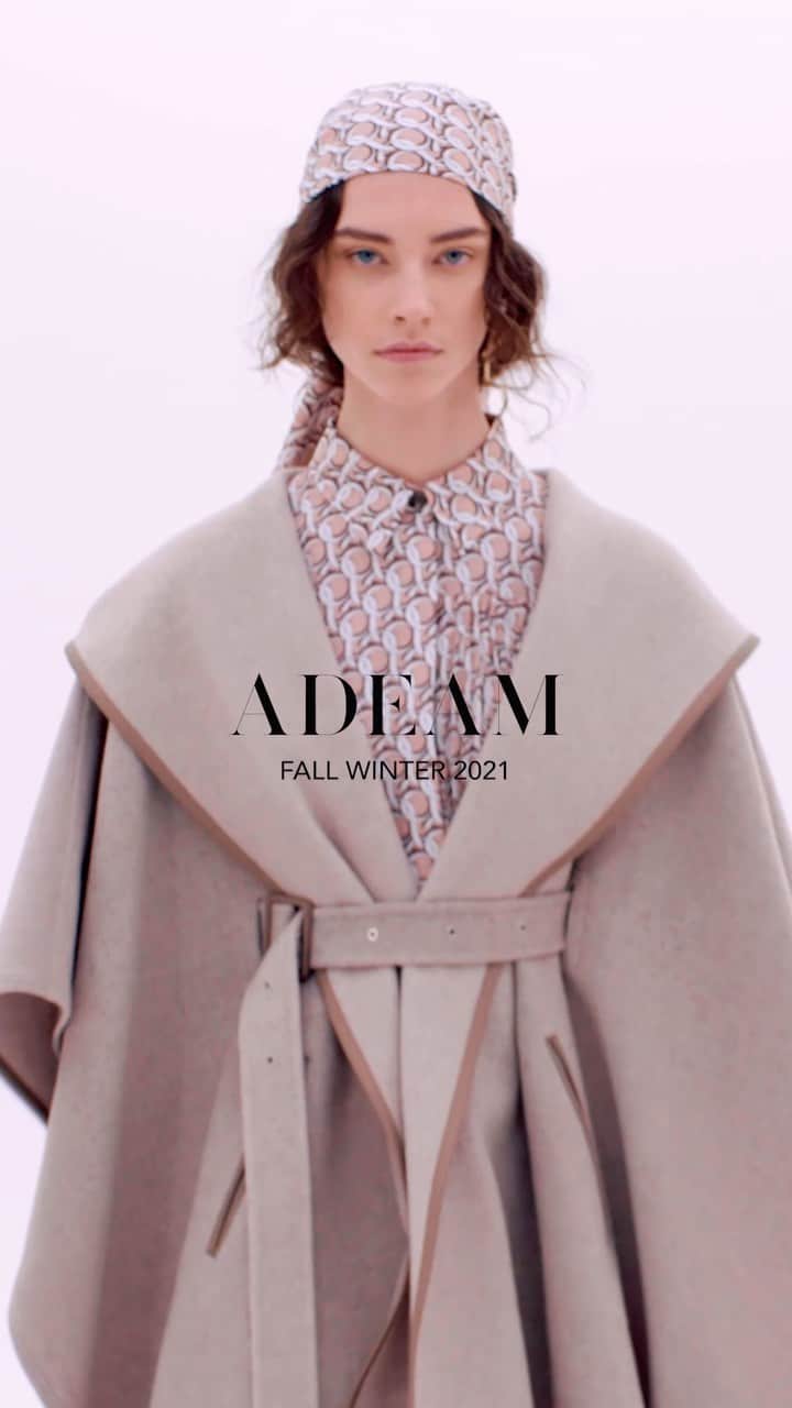 アディアムのインスタグラム：「As with every collection, ADEAM’s Fall Winter 2021 Collection draws inspiration from Japan, designer #HanakoMaeda’s home country, and for this collection, specifically its contemporary art.   This idea of bringing traditional Japanese artistry to the modern international audience inspired the Fall Winter 2021 collection. Maeda honed in on craftsmanship and the creation and manipulation of fabrics. The collections color palette is inspired by washoku, the traditional colors of Japanese nature.  The bold, new ADEAM monogram appears as a lustrous print in blouses, dresses and trousers.  Special thank you to: @Yuna」