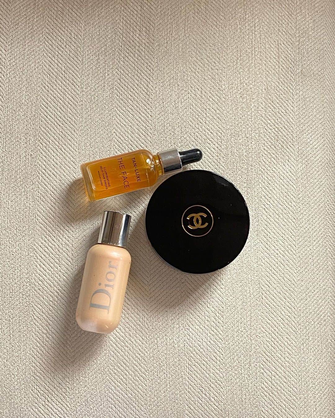 Mara Teigenのインスタグラム：「Beach essentials 🌸」