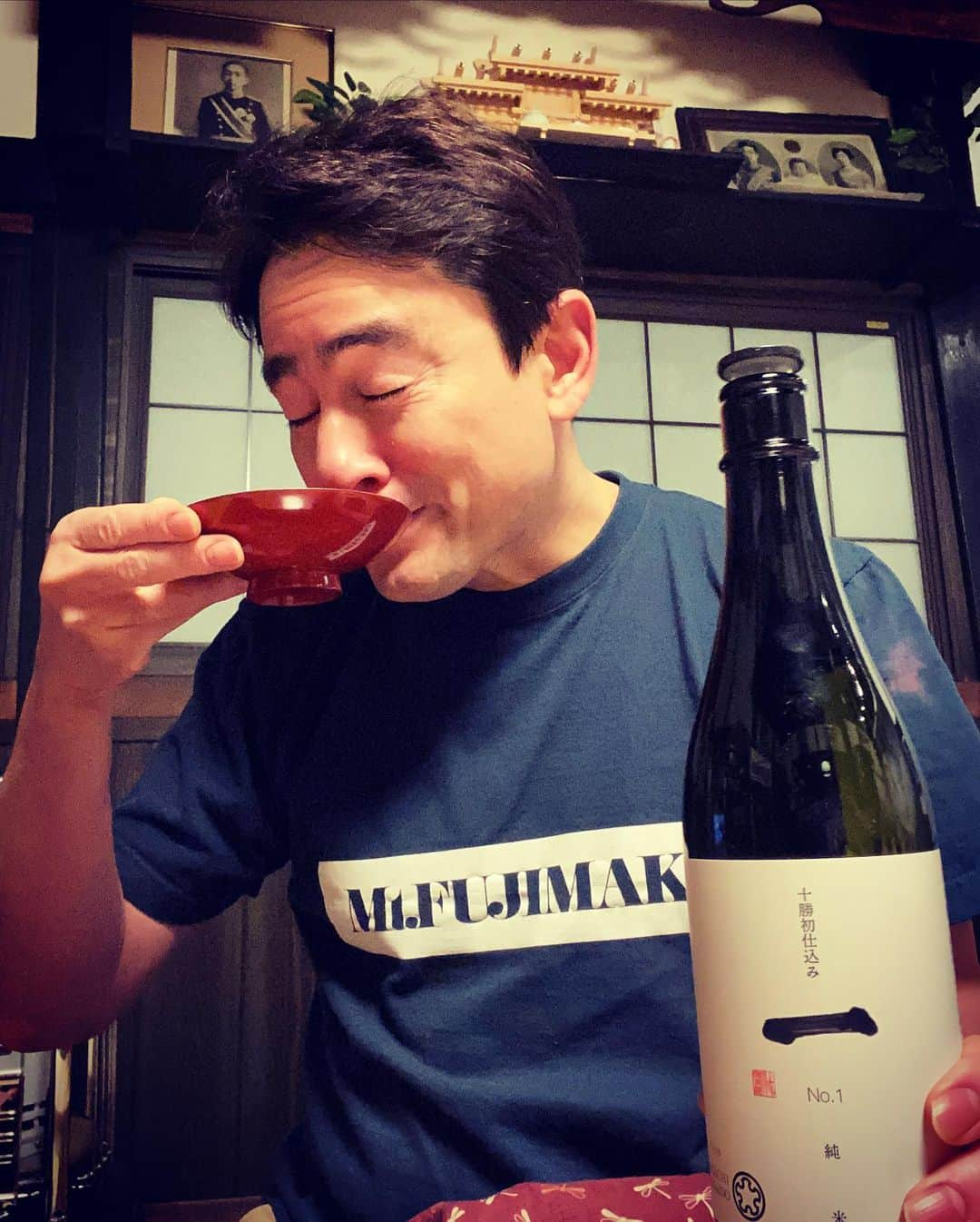 野口健さんのインスタグラム写真 - (野口健Instagram)「先日、久々に山梨の古民家で日本酒を一杯やりました。糖質制限していたので、久々の日本酒はやはり旨いものです。次回は鳥海山とまんさくをやろう。やっぱり日本酒だな〜。  #野口健#野口健古民家生活」2月16日 1時48分 - noguchiken8848