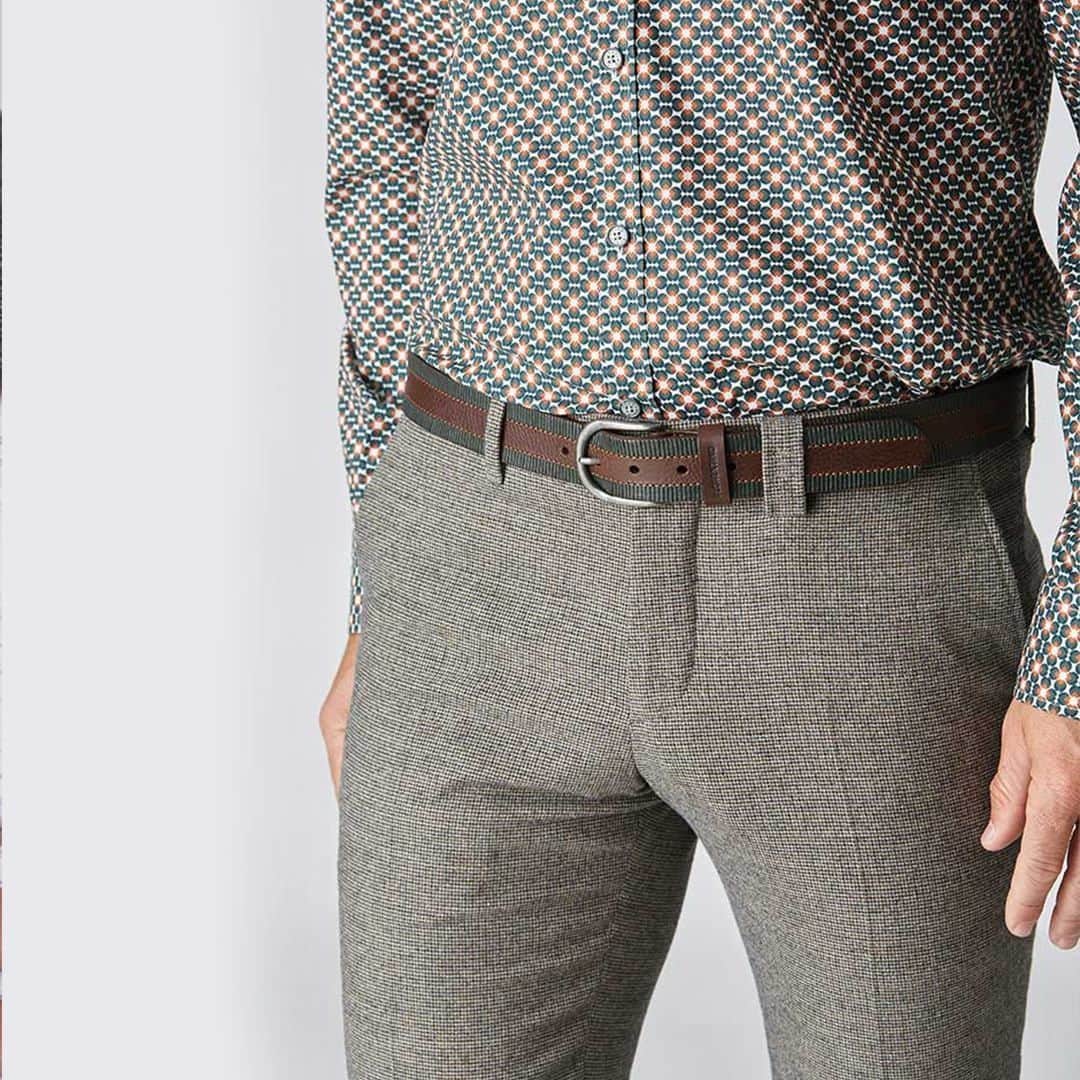 のインスタグラム：「¿Quieres un look casual para el trabajo? Estos tonos son los ideales 😉  #florentino #estiloflorentino #ropahombre #menswear #sales #winter #accesorioshombre #modahombre#rebajas #mensclothing #españa」